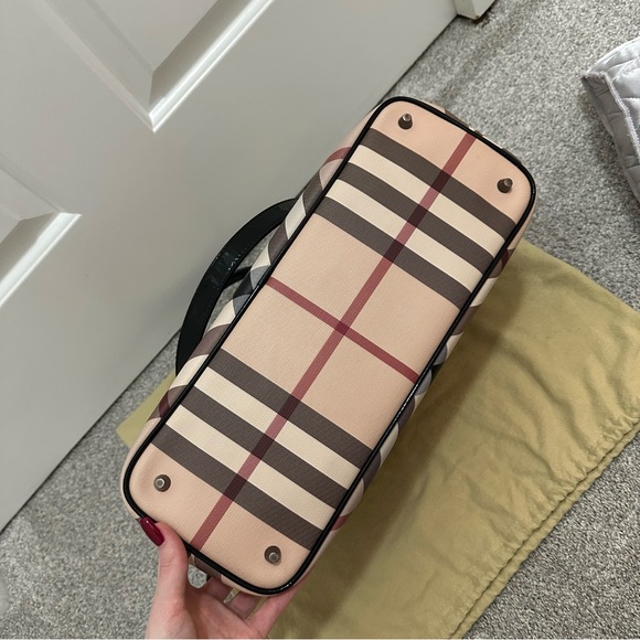 Burberry Nova Check Tote Bag - Picture 16 of 16